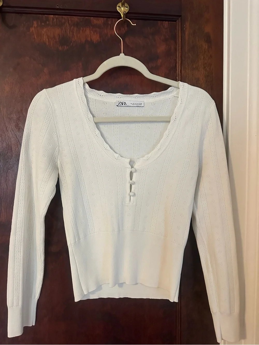 Zara White Scalloped V-Neck Long Sleeve Knit Top
